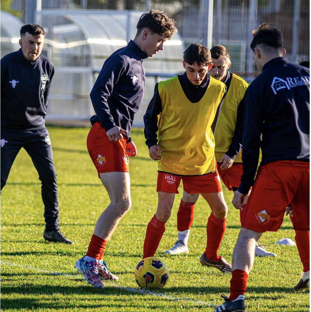 Hull SC players training together on the pitch